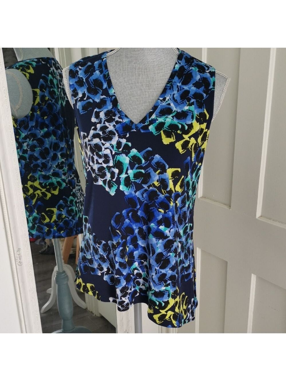 Joseph Ribkoff  artsy assymetrical vibrant top. Size L.